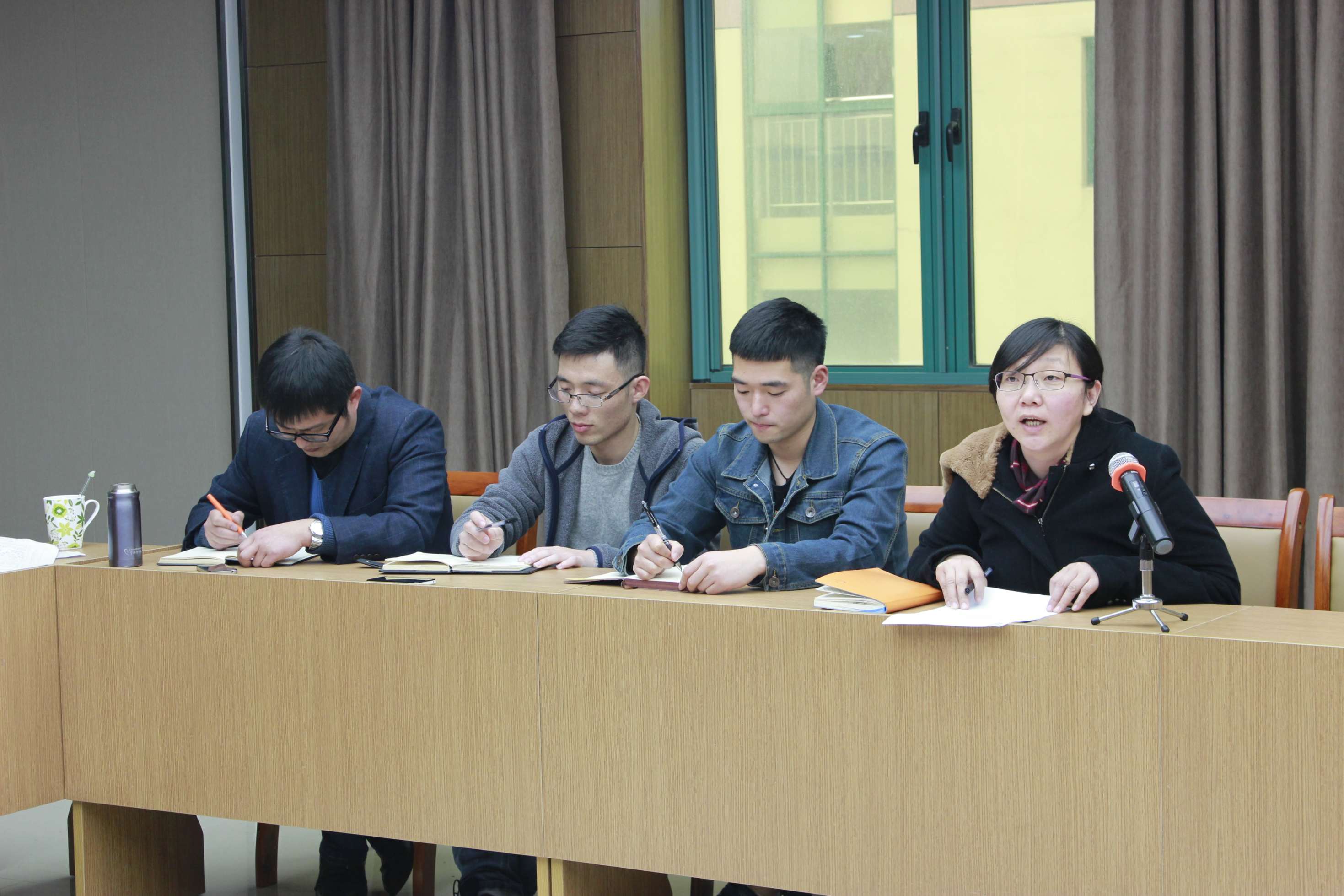 分院党支部召开党员学习会议