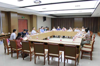 市发改委主任金辉协同相关部门到中纺院浙江院座谈