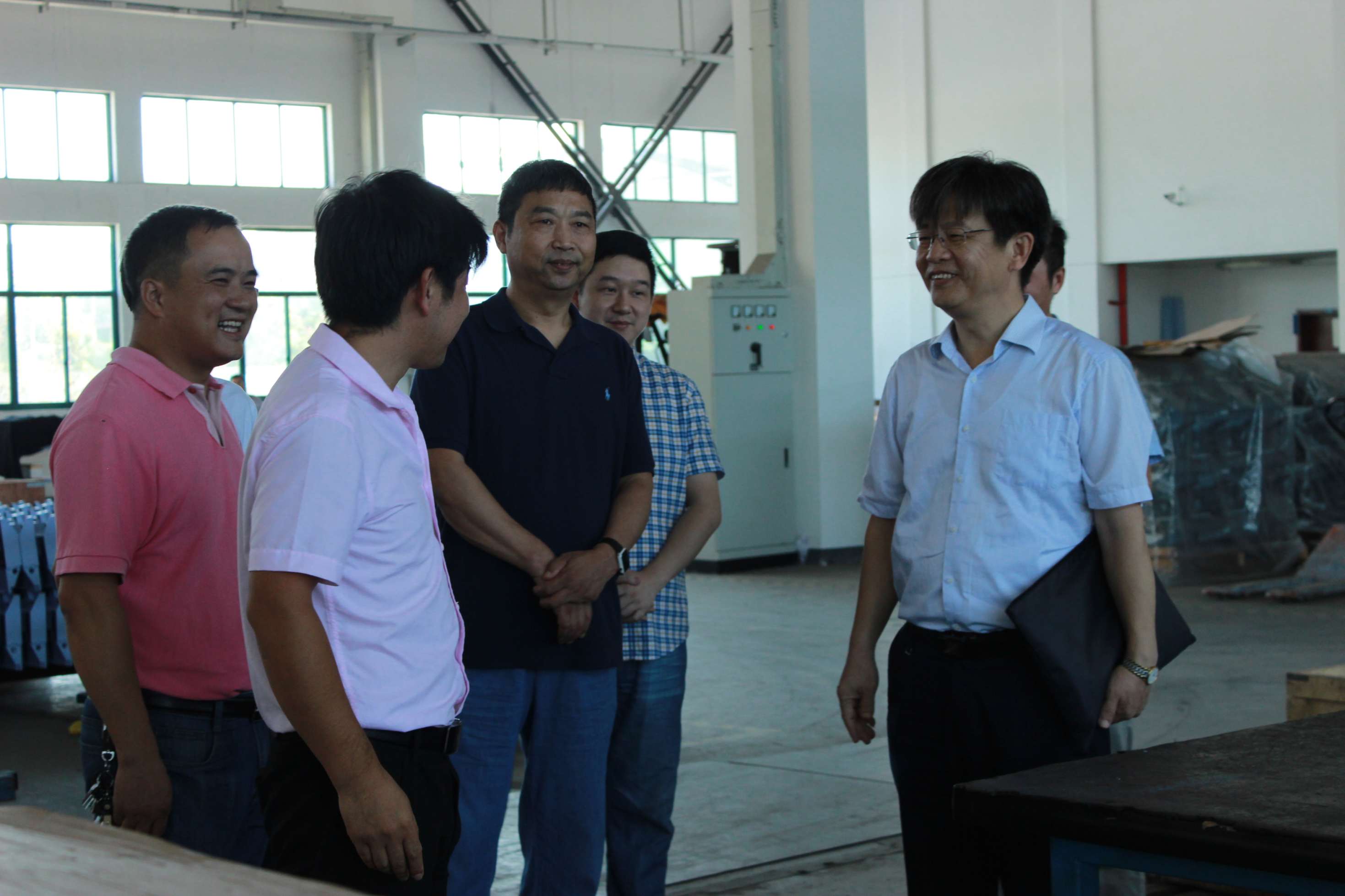 中纺院工会深入浙江分院开展调研、慰问活动