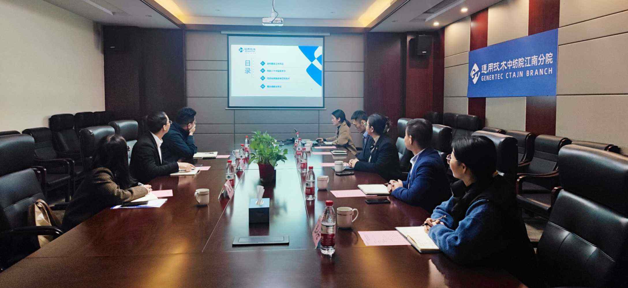 越城区副区长欧阳润清一行到江南分院调研