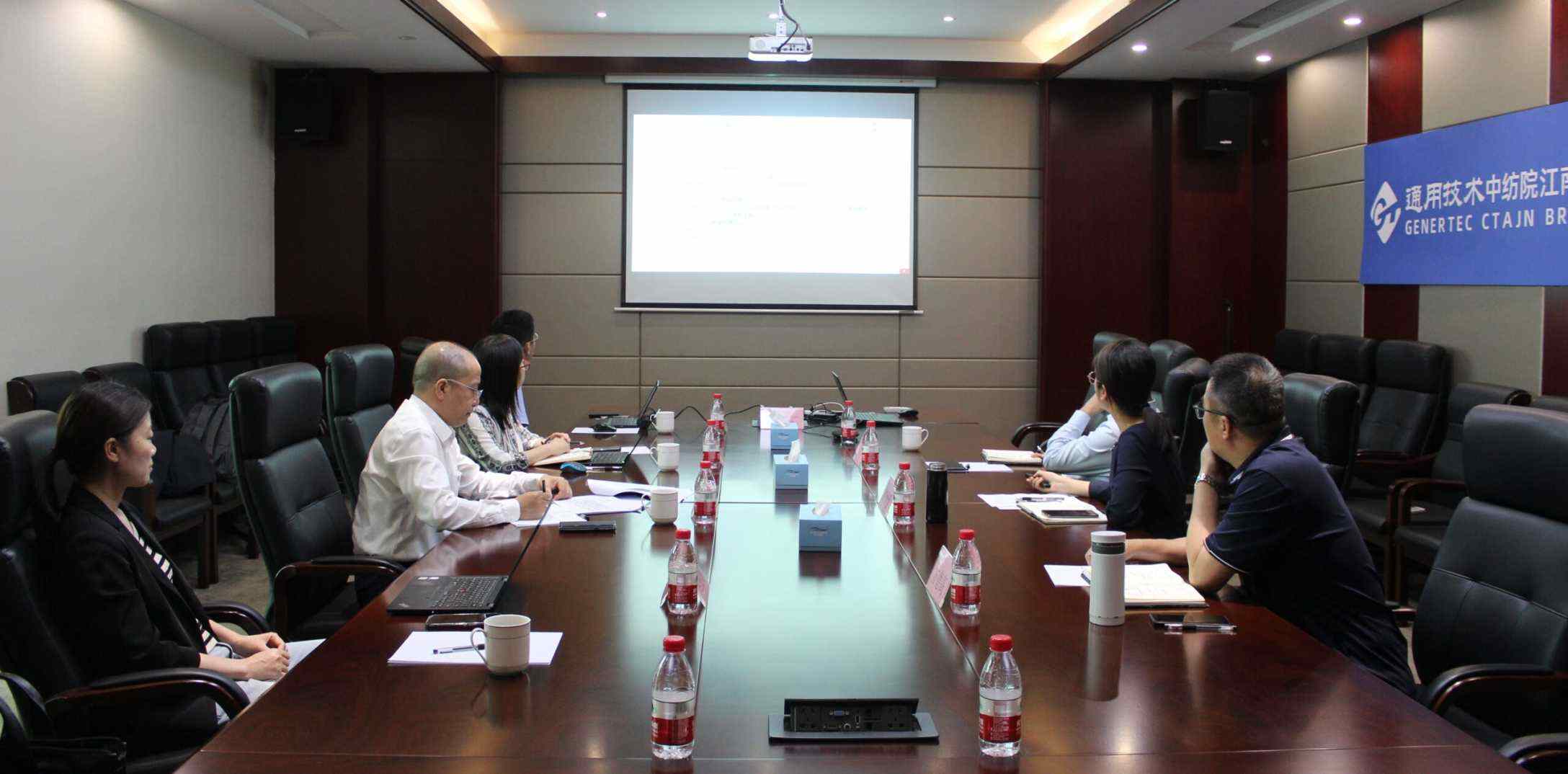 高新材料总经理、党委副书记姜俊华一行到江南分院调研
